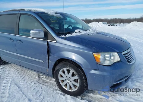 2011 Chrysler Town & Country Touring-L z USA, uszkodzony, nr VIN 2A4RR8DG3BR780744